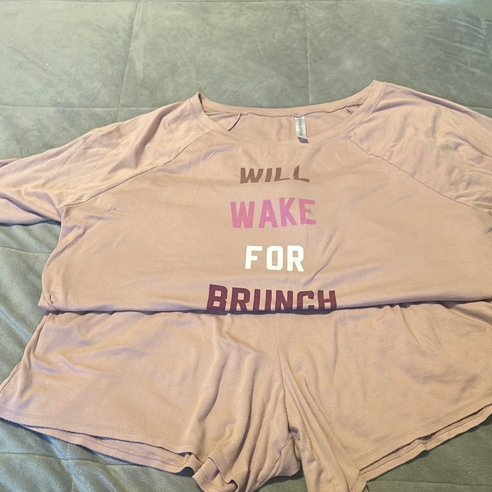 Fabletics Cozy Lounge Set in Mauve Pink
Shirt size  1x
Shorts w/pockets size 2x